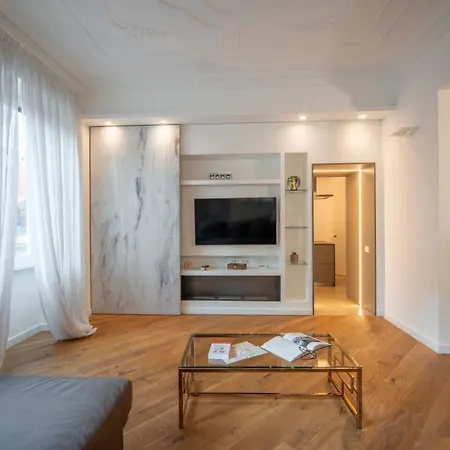 Apartment Colosseo A 900 M - Circo Massimo - Aventino Licinia Luxury Rome